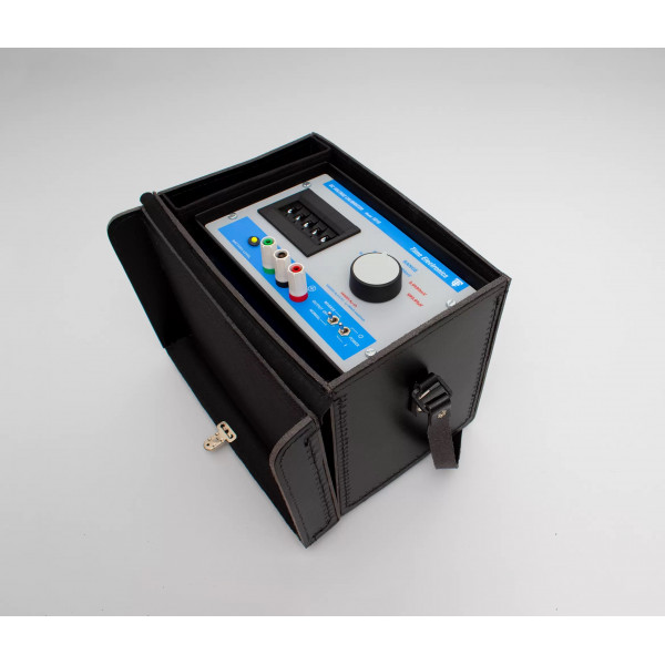 1010 DC Voltage Calibrator