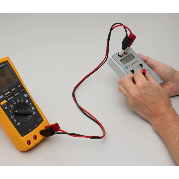 1044 Voltage and Current Calibrator