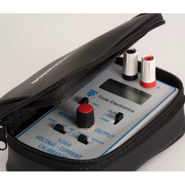 1044 Voltage and Current Calibrator